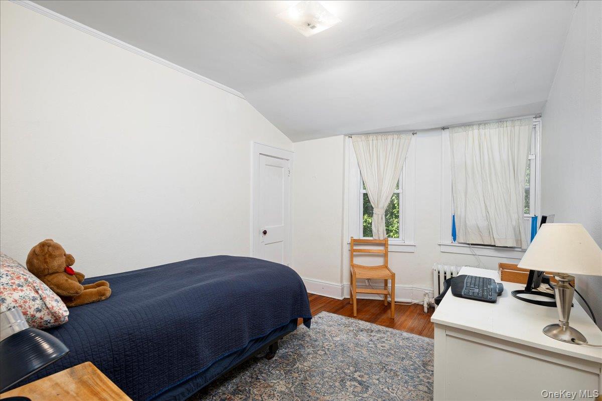 11 Cherry Avenue Unit: 2nd Floor