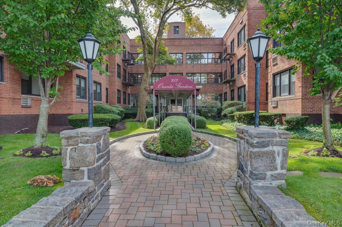 953 W Boston Post Road Unit: 3G