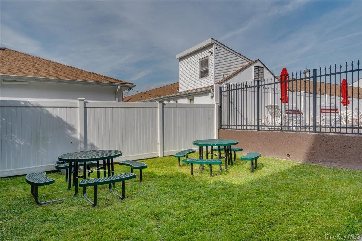 953 W Boston Post Road Unit: 3G