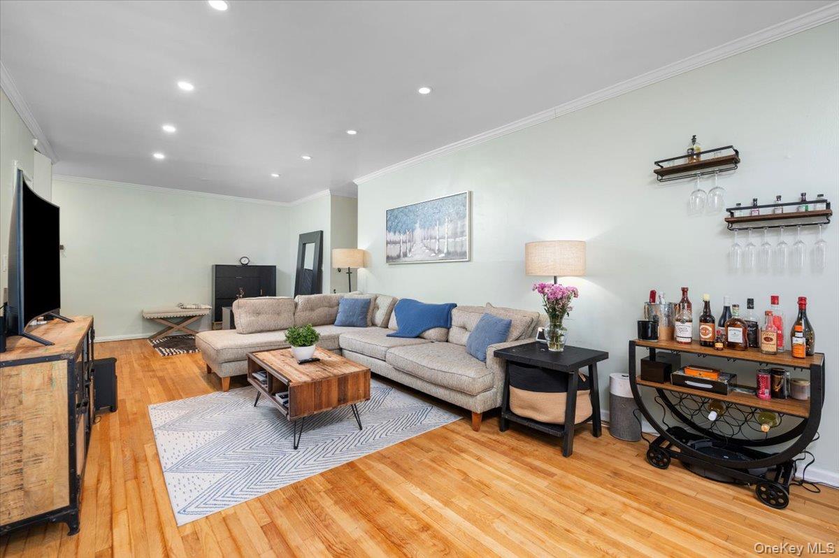 953 W Boston Post Road Unit: 3G