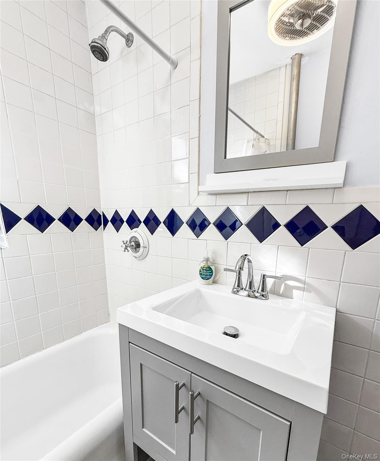 240 Alpine Place Unit: 2B