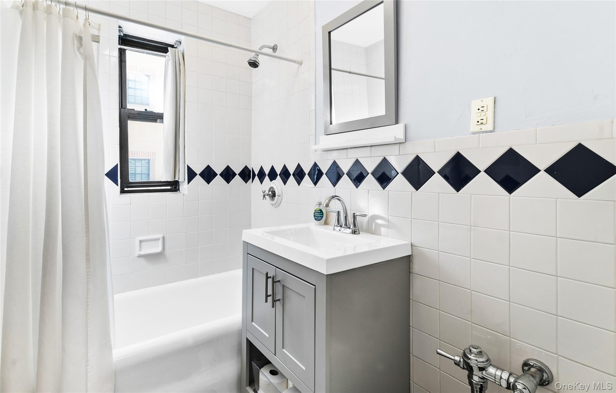 240 Alpine Place Unit: 2B