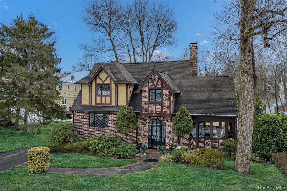 194 Hickory Grove Drive E