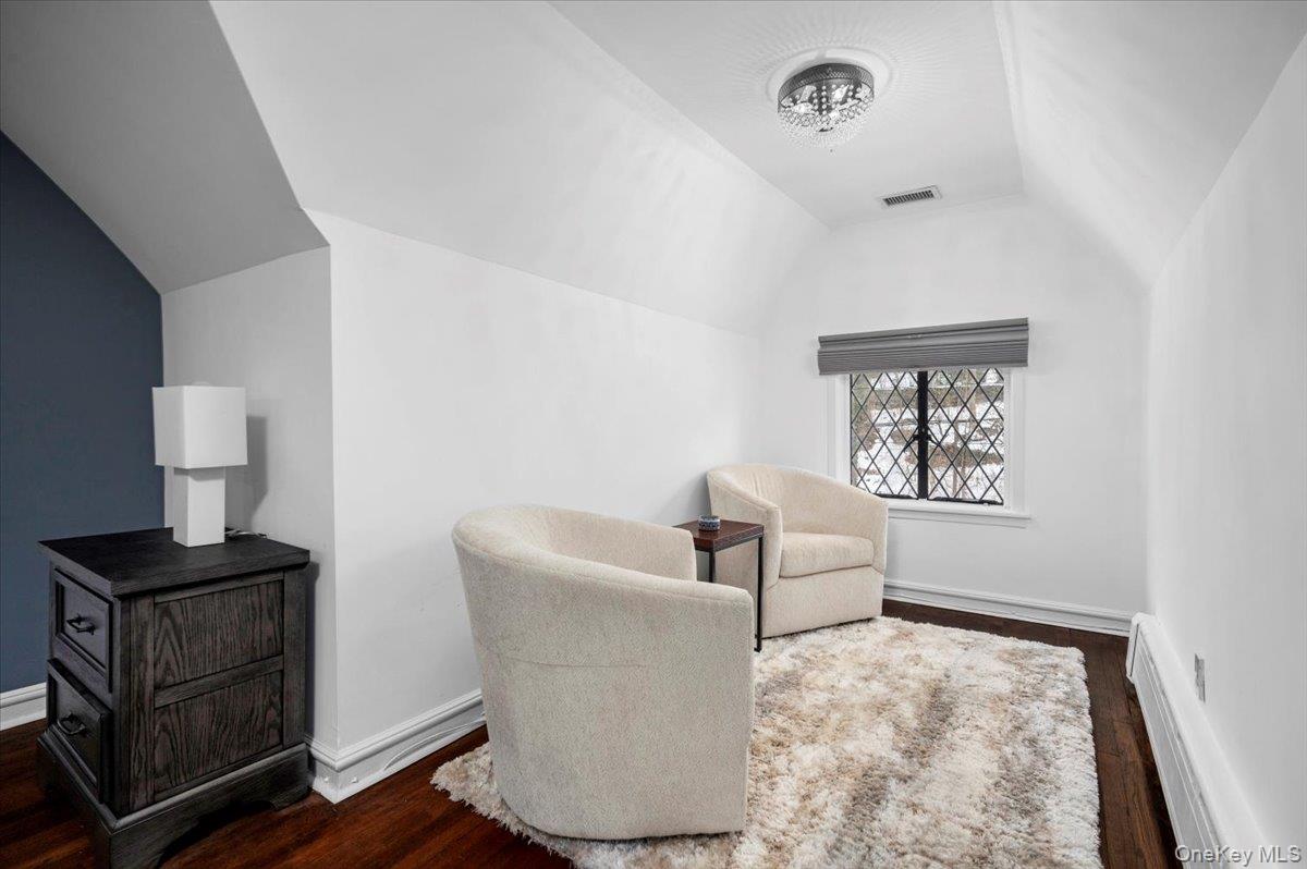 194 Hickory Grove Drive E