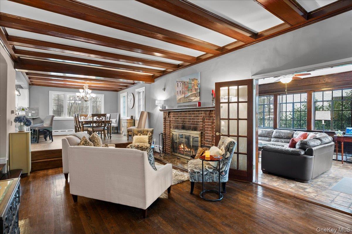 194 Hickory Grove Drive E