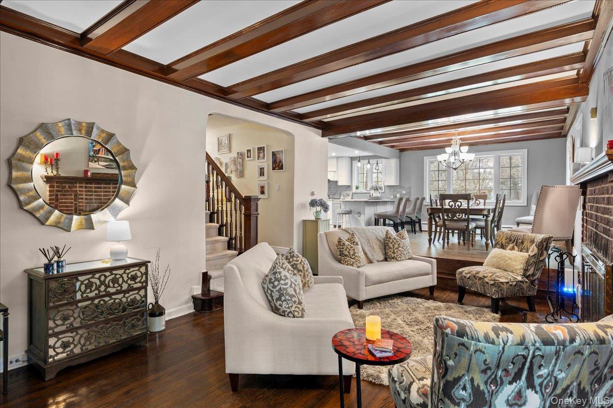 194 Hickory Grove Drive E