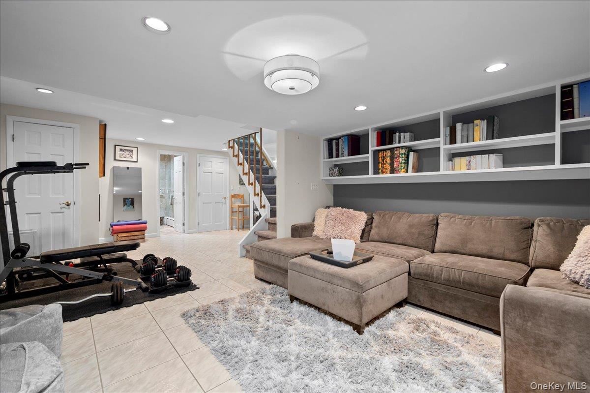 194 Hickory Grove Drive E