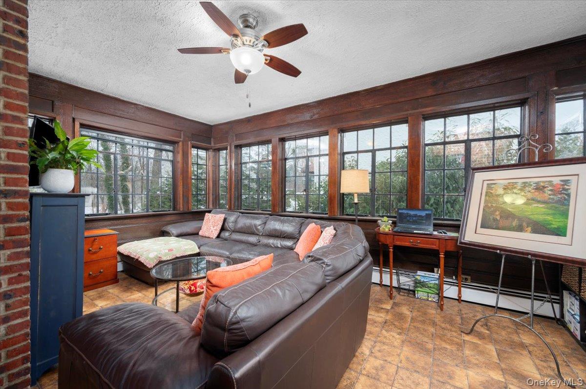 194 Hickory Grove Drive E