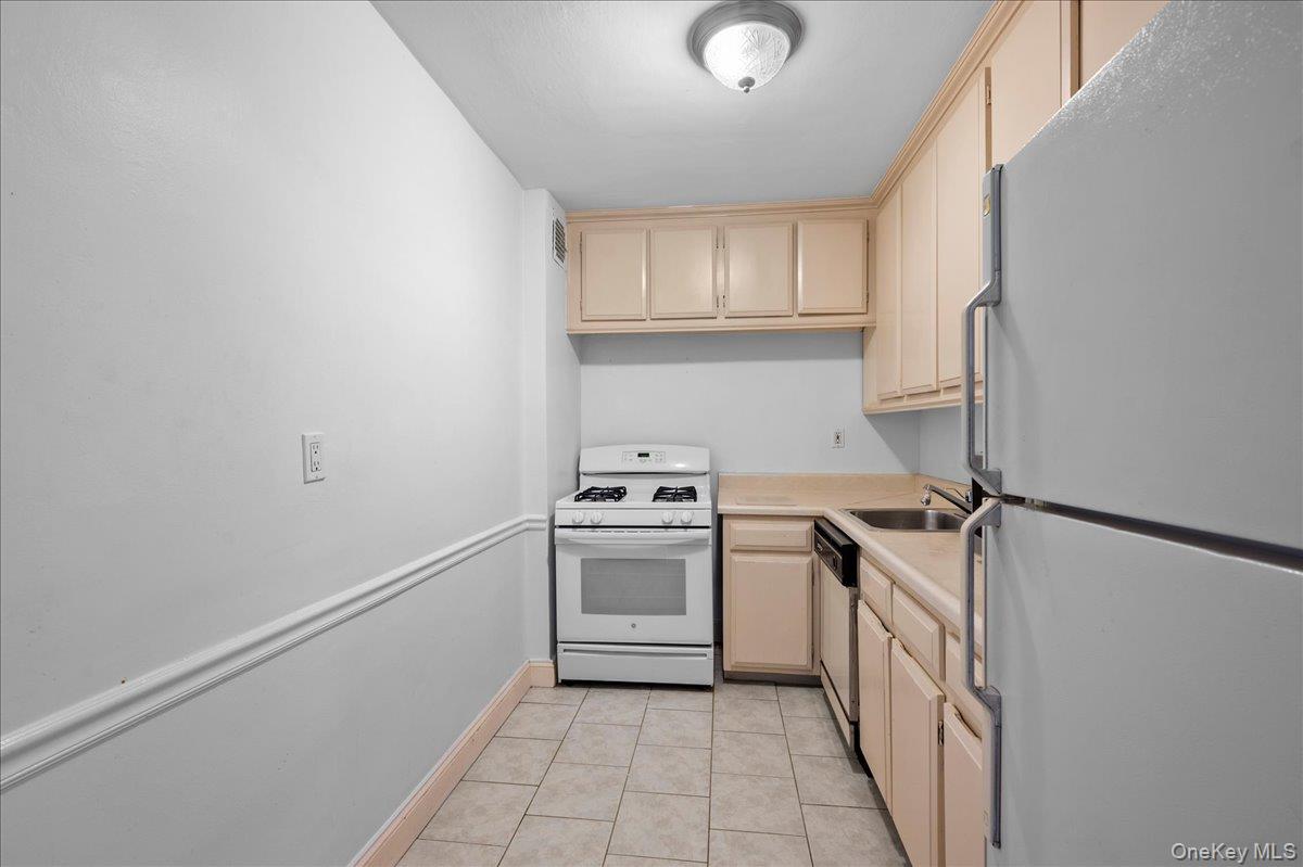 21 Fairview Avenue Unit: 315