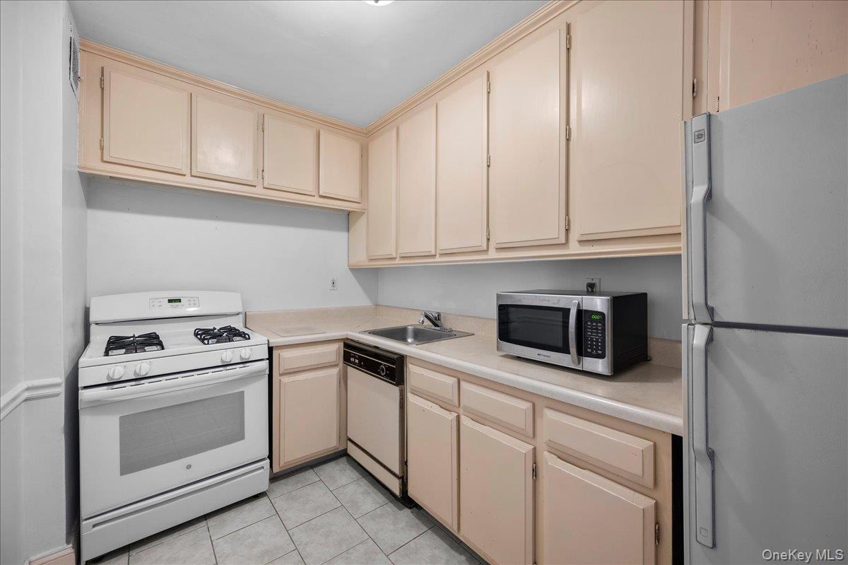 21 Fairview Avenue Unit: 315