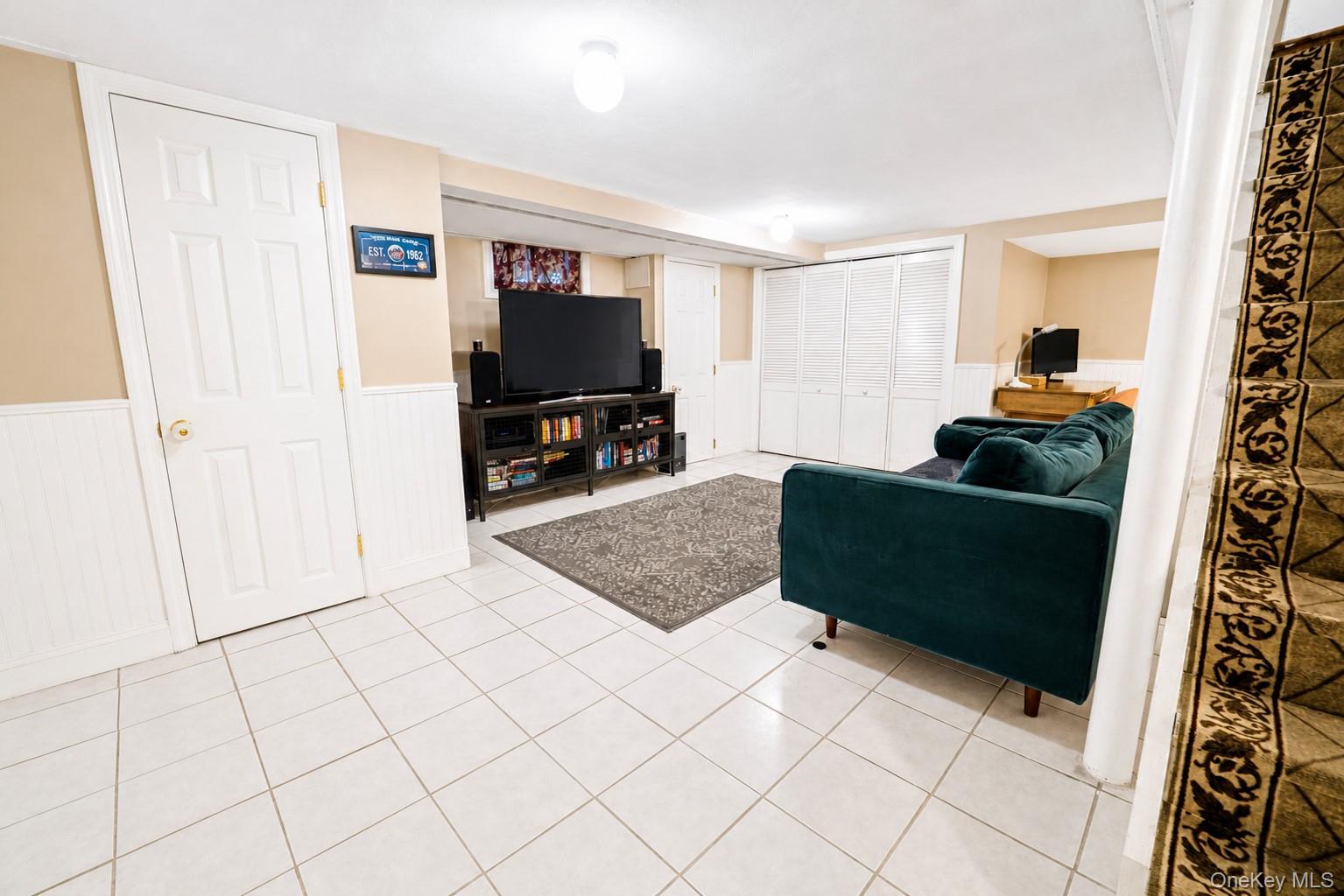 8 Seneca Avenue