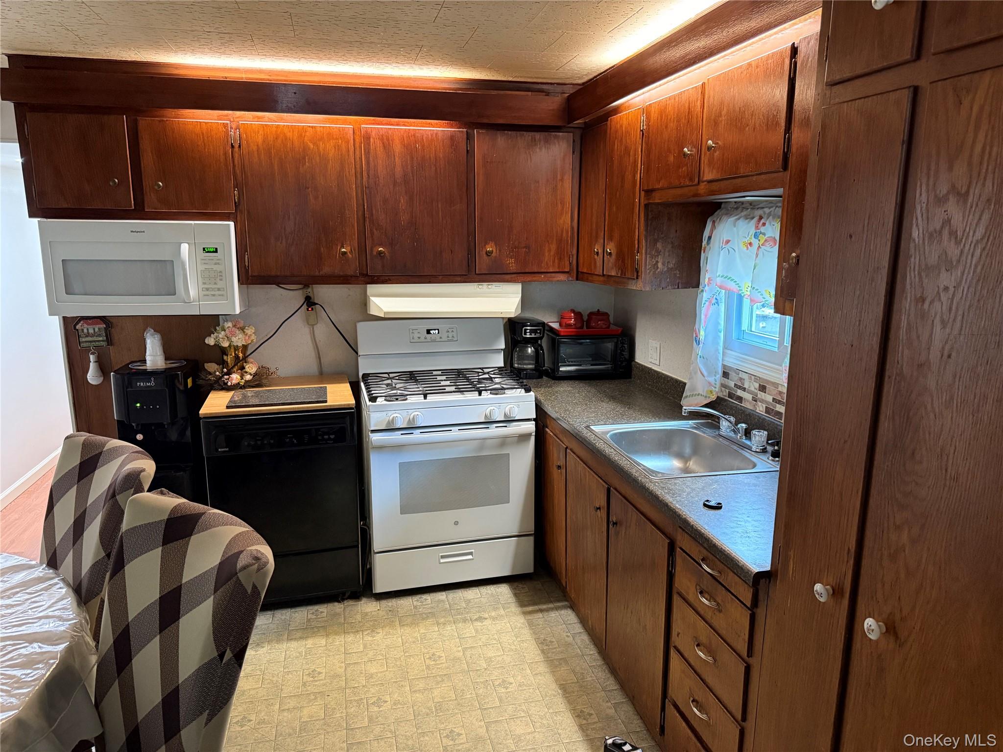 136 Quaker Rd Trailer Park Trailer