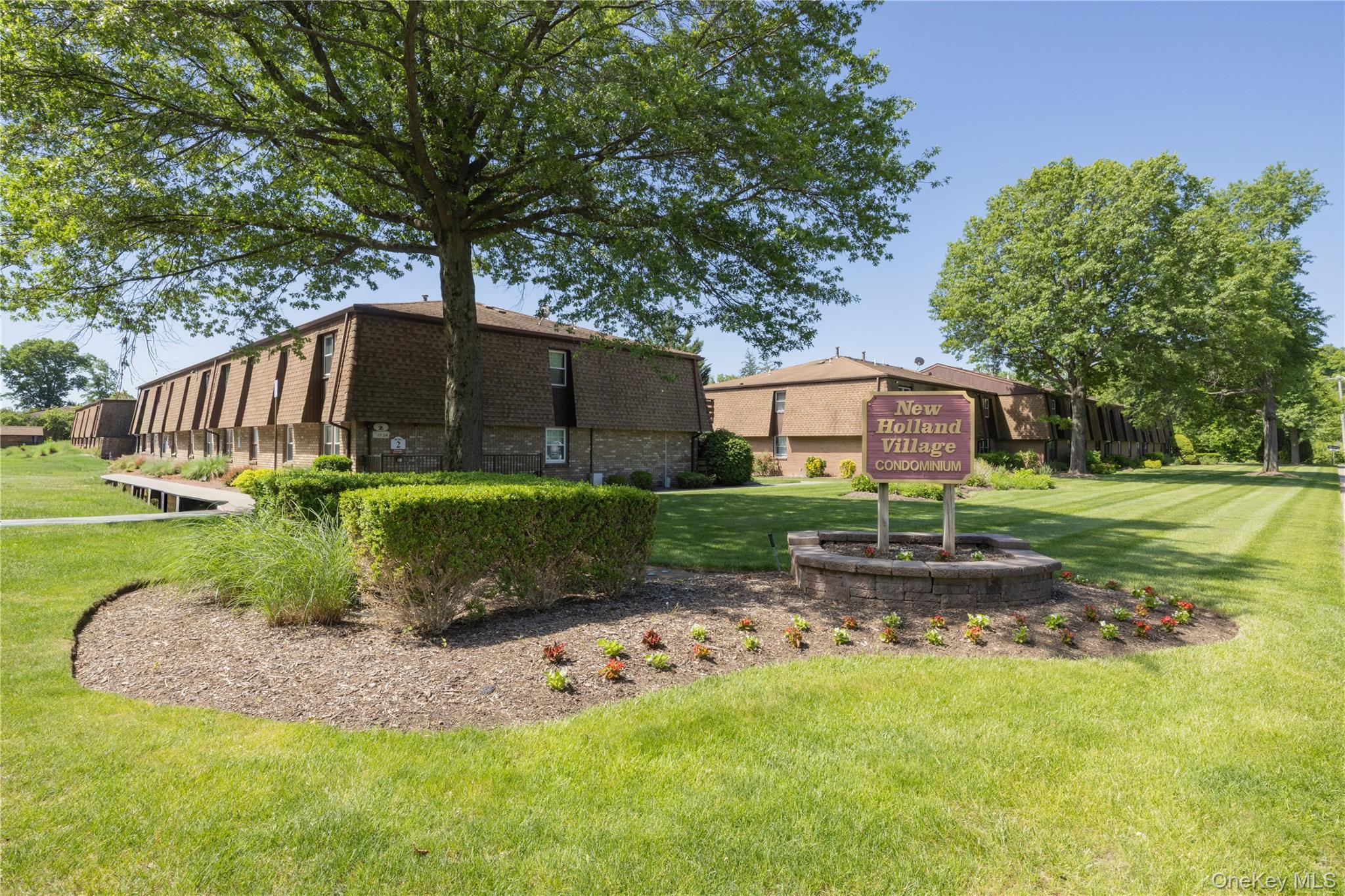 145 New Holland Village