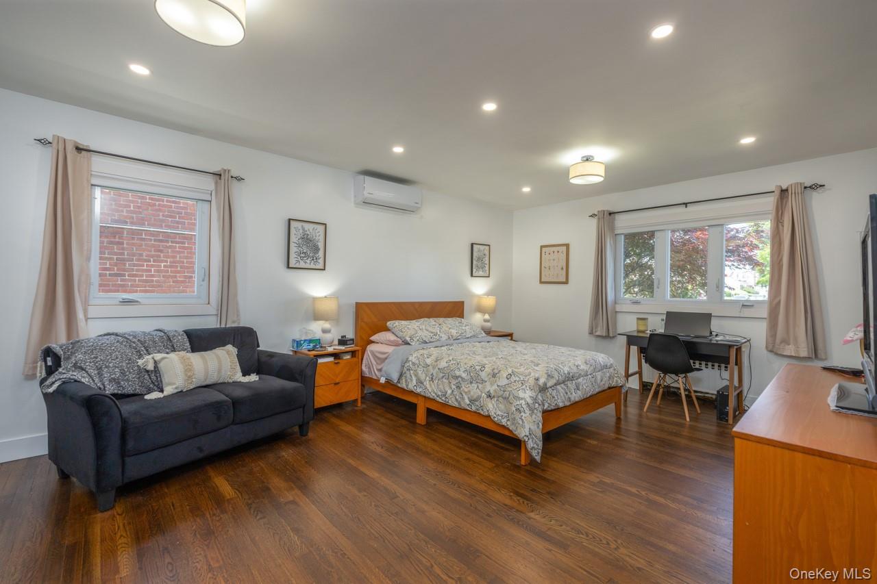 933 Third Avenue