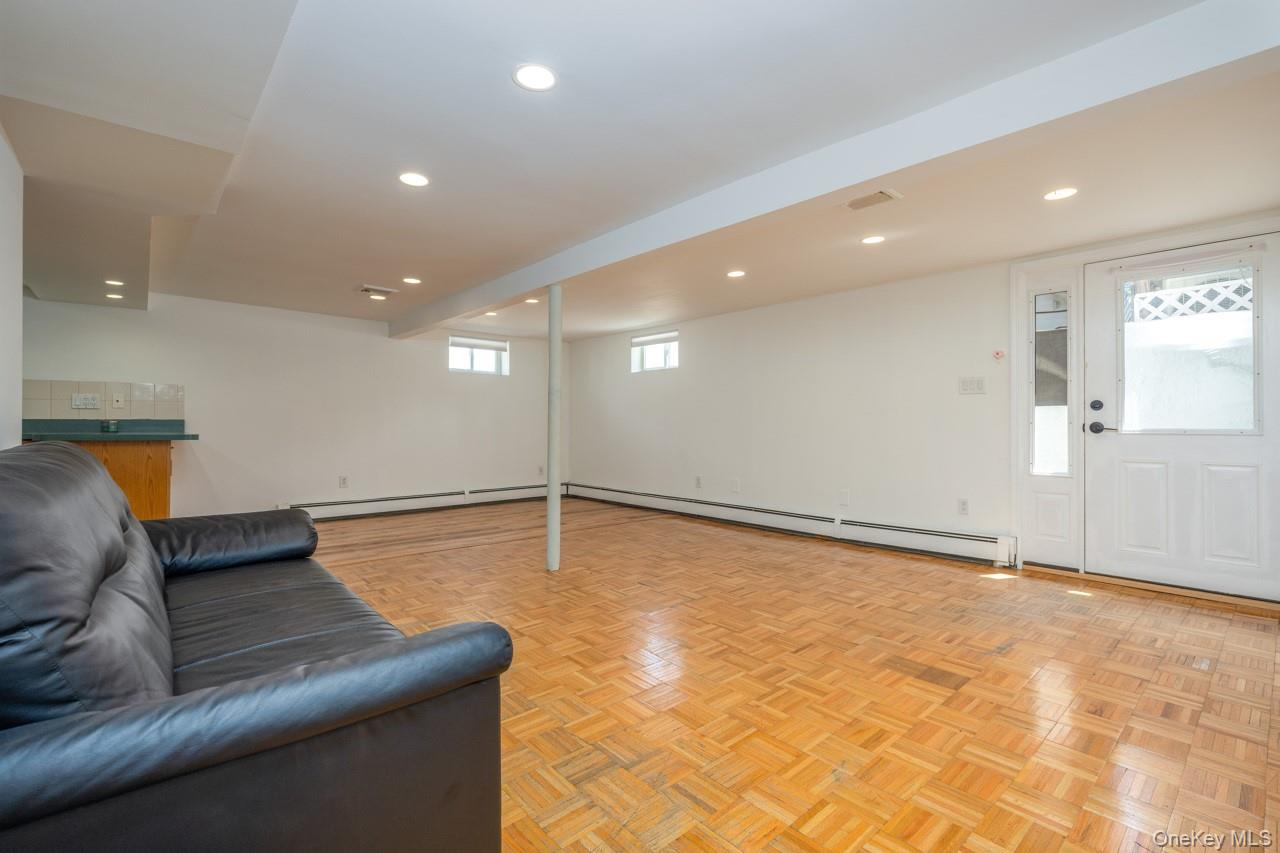 933 Third Avenue