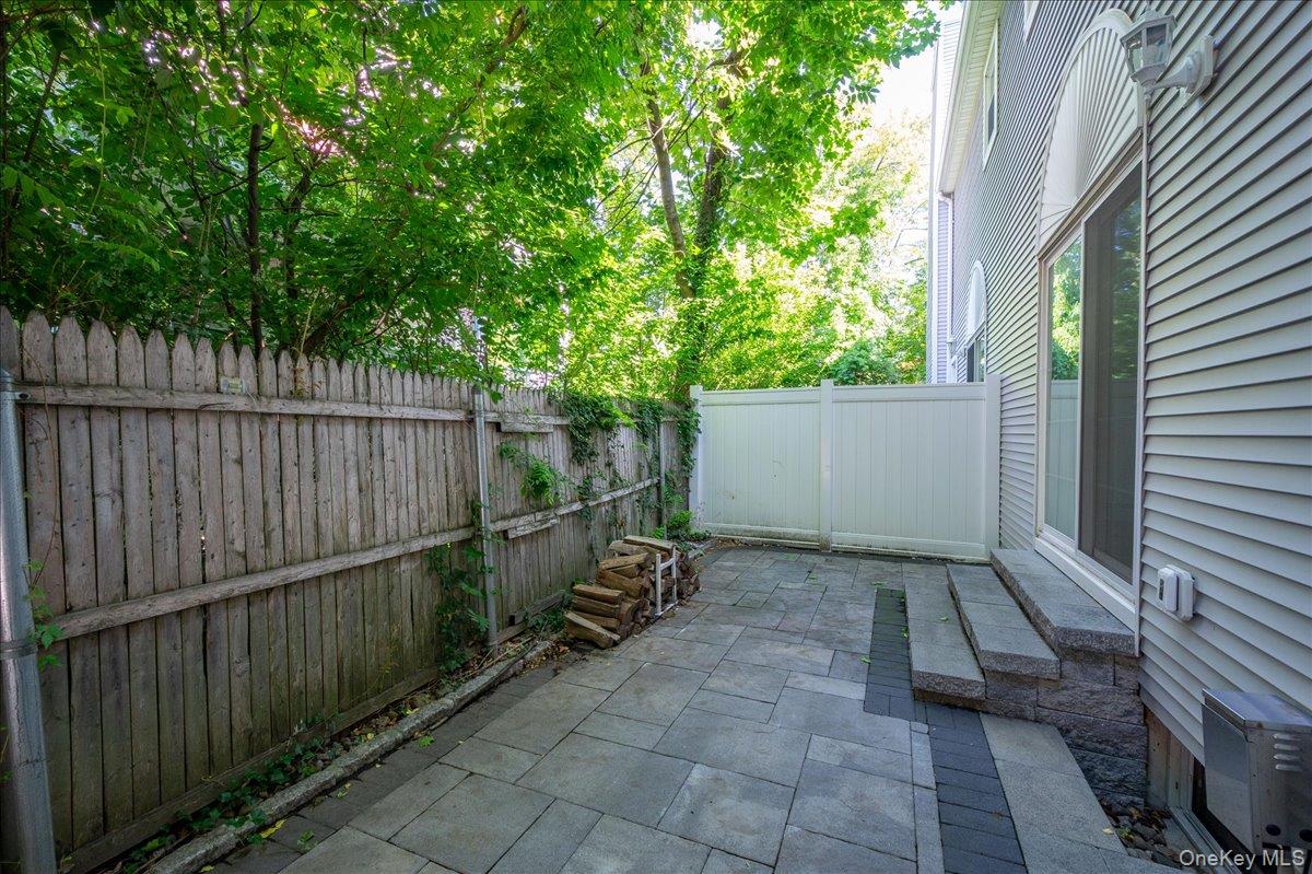 76 Smith Avenue