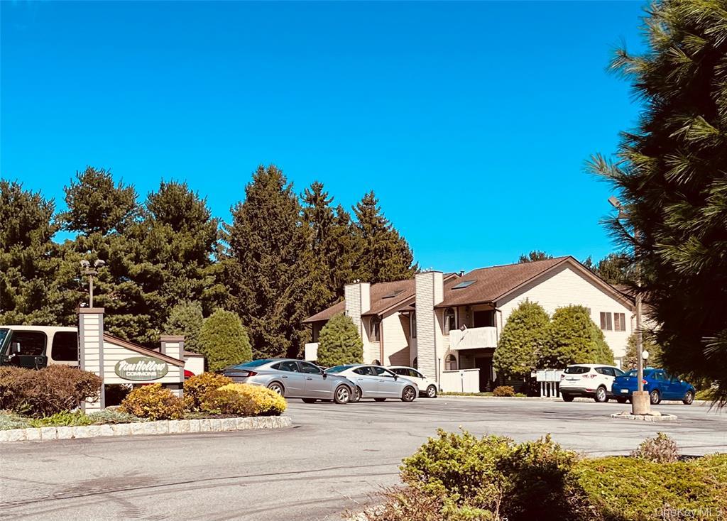 105 Pine Hollow Way