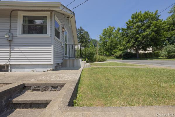 8 Murray Avenue