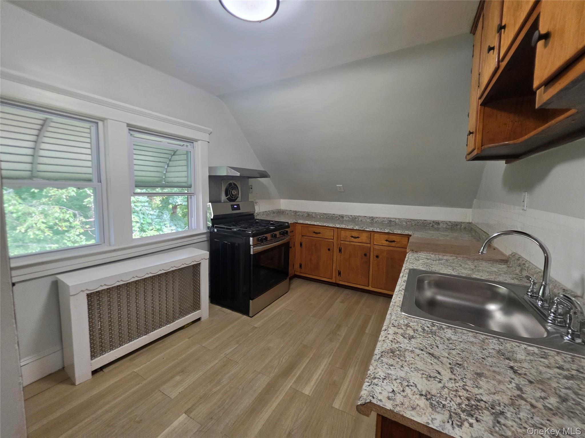 81 Waring Place Unit: 3
