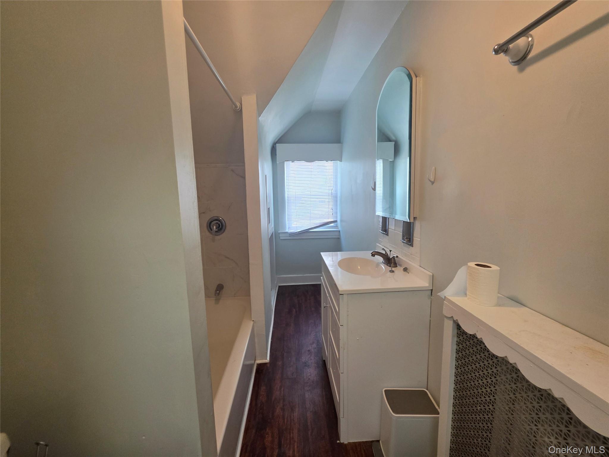 81 Waring Place Unit: 3