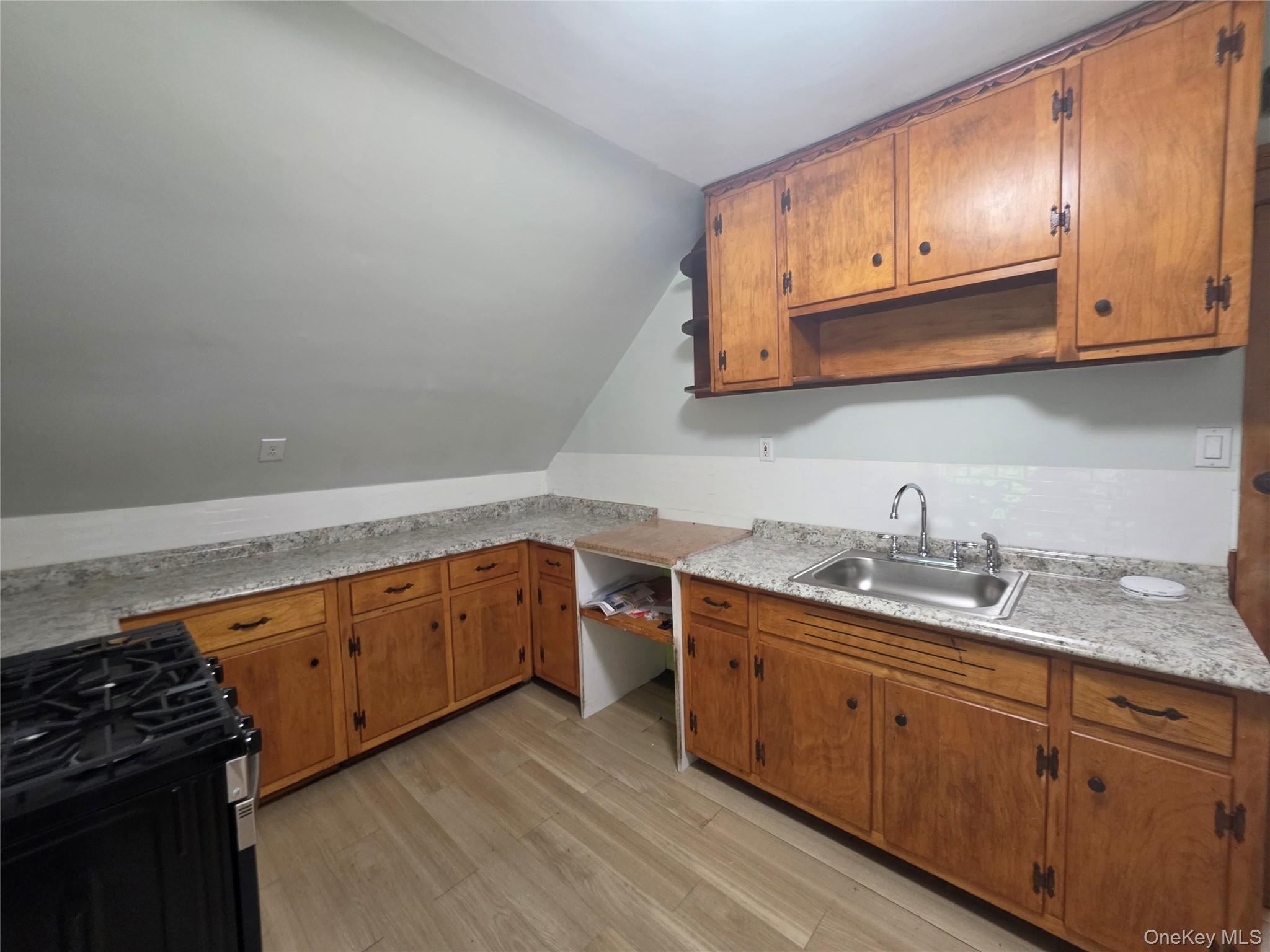 81 Waring Place Unit: 3