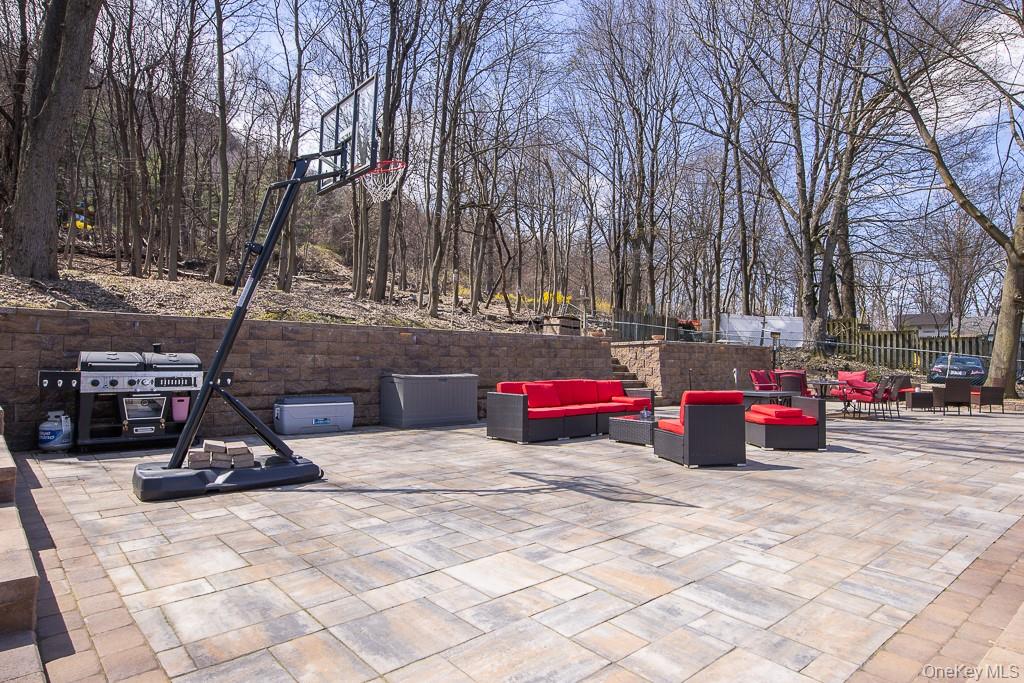 325 Westside Avenue