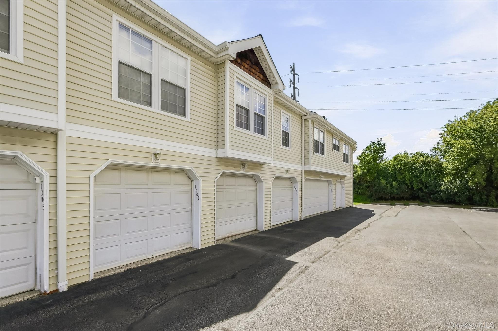 1005 Whispering Hills