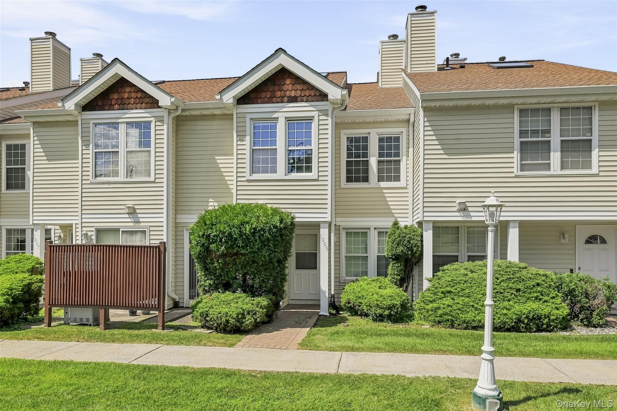 1005 Whispering Hills