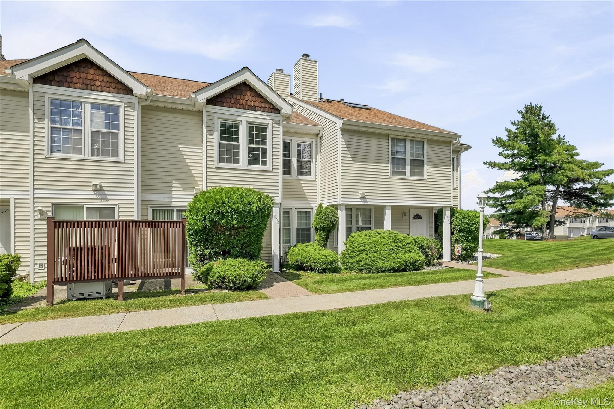 1005 Whispering Hills