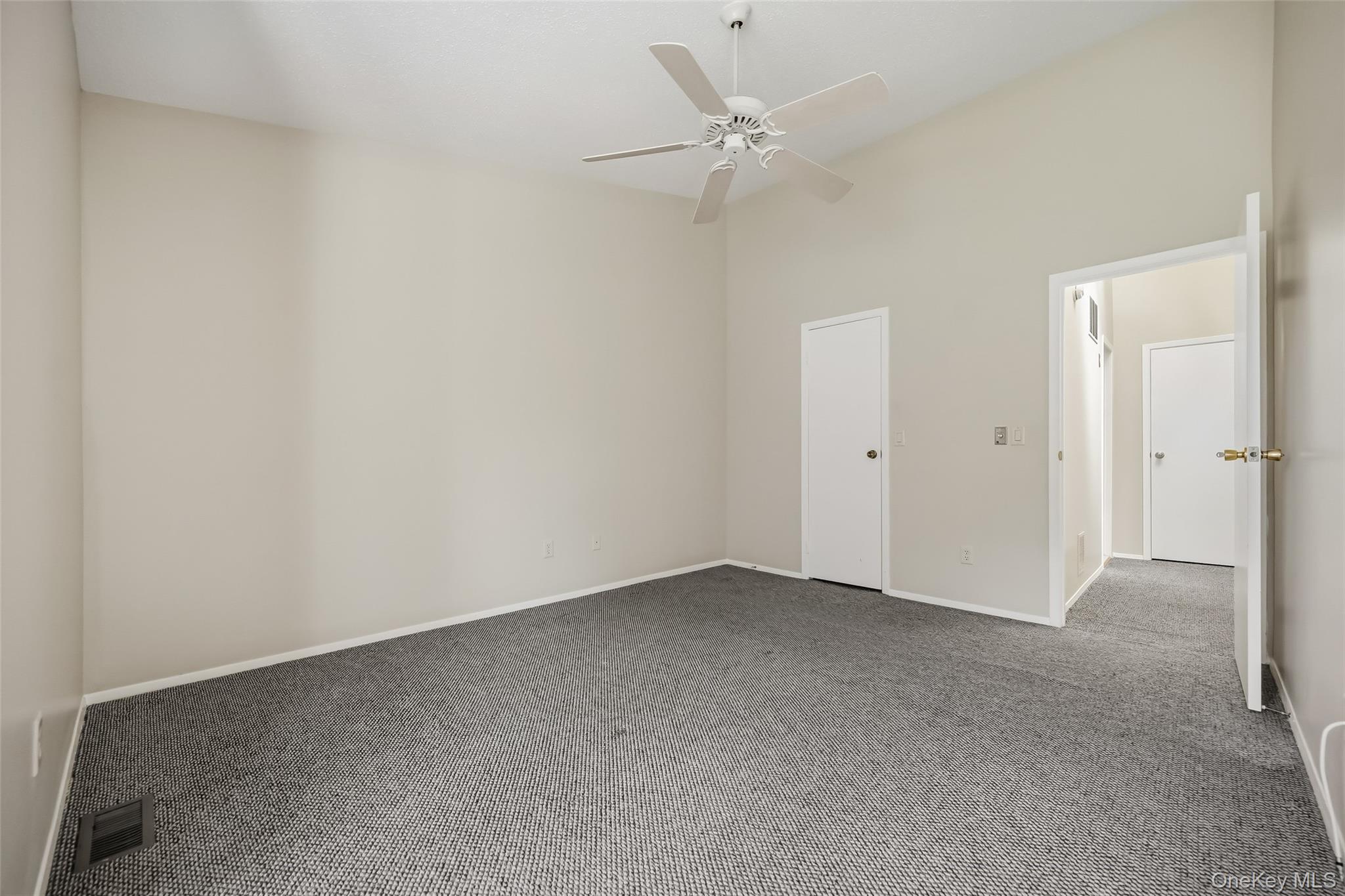 1005 Whispering Hills