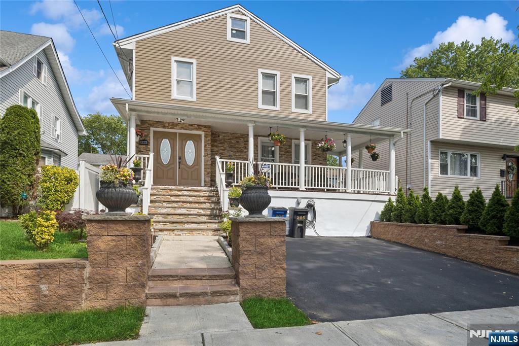 205 Summit Avenue