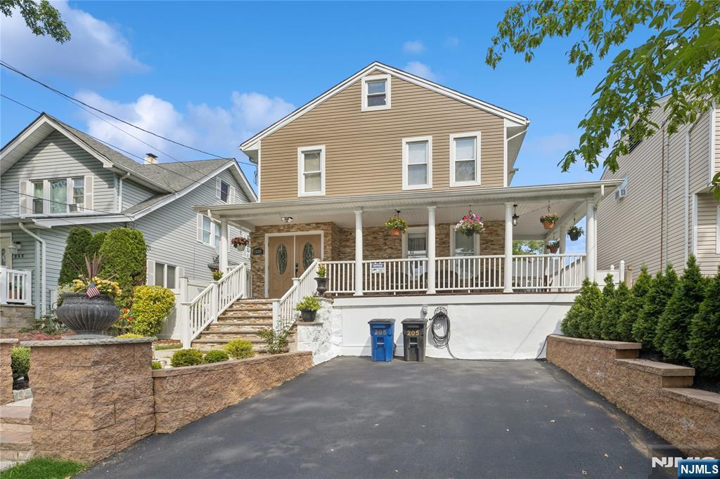 205 Summit Avenue