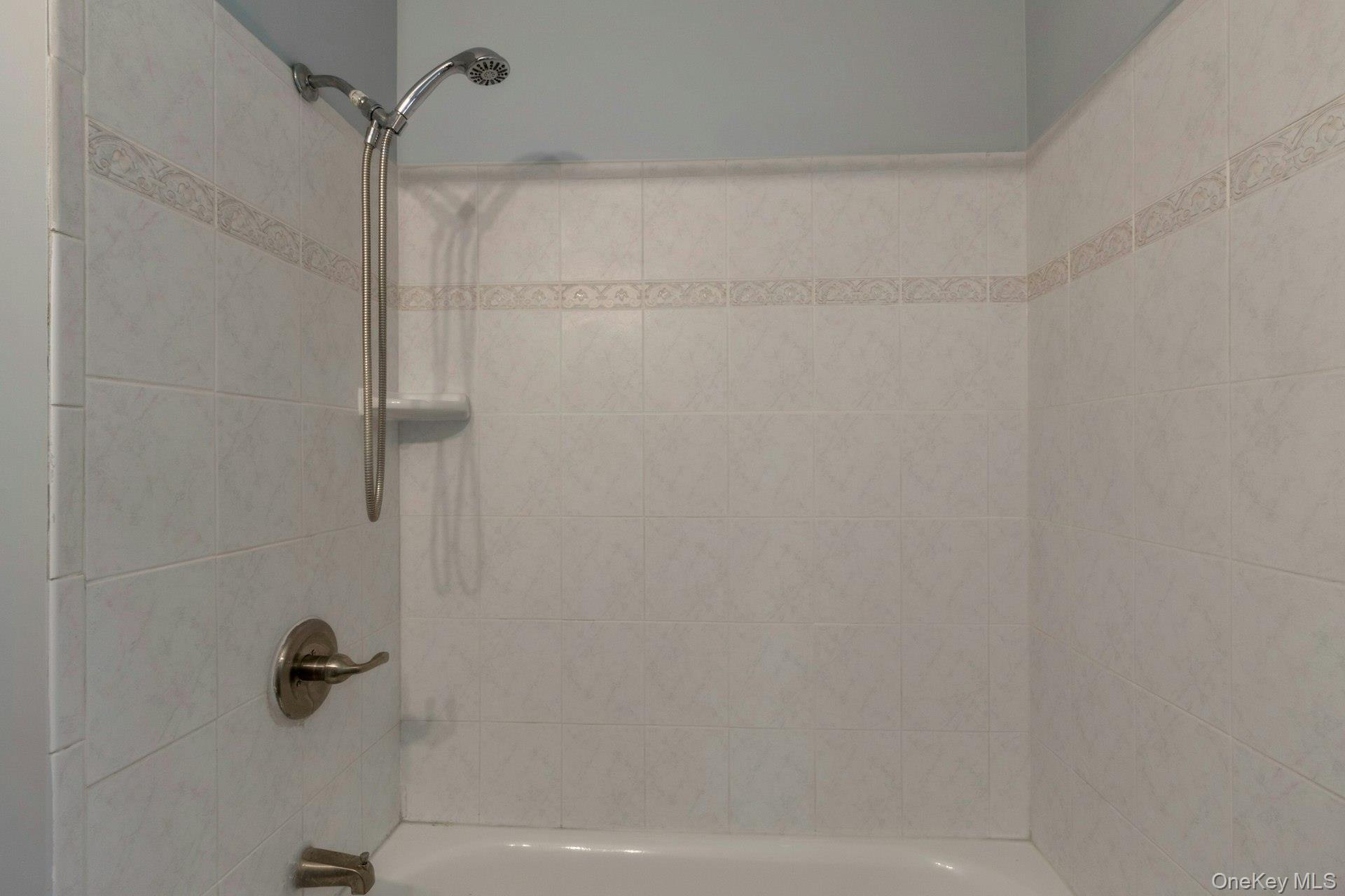 9 Heritage Drive Unit: B