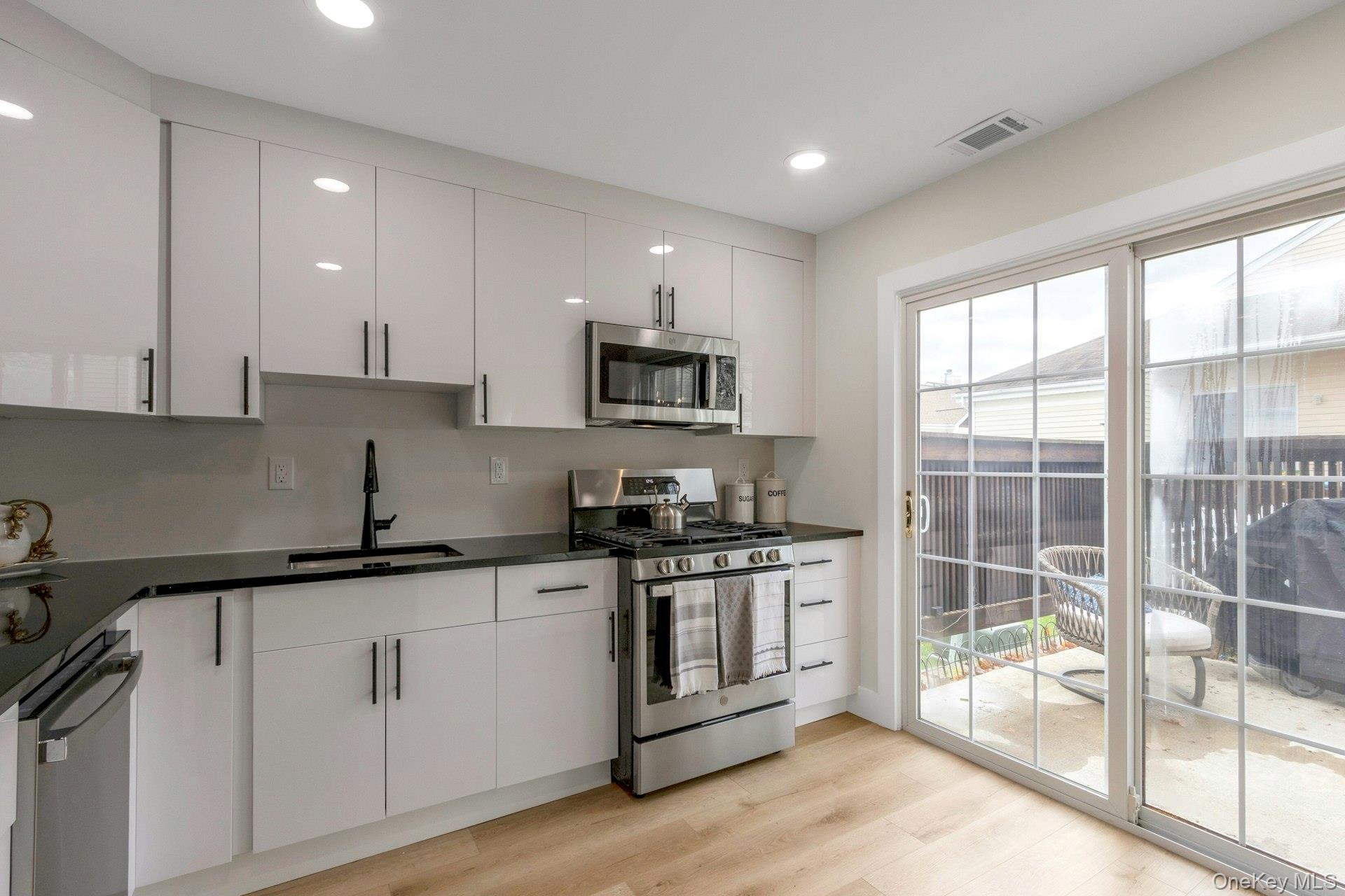 2915 Whispering Hills