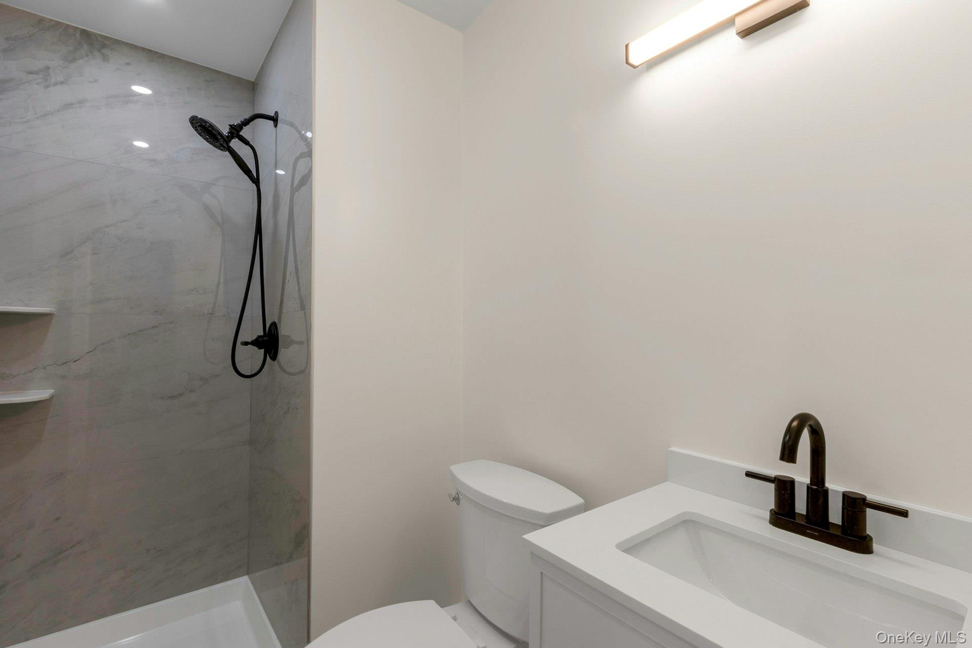 2915 Whispering Hills