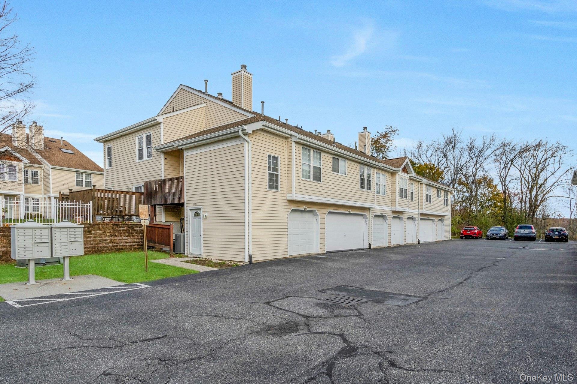 2915 Whispering Hills