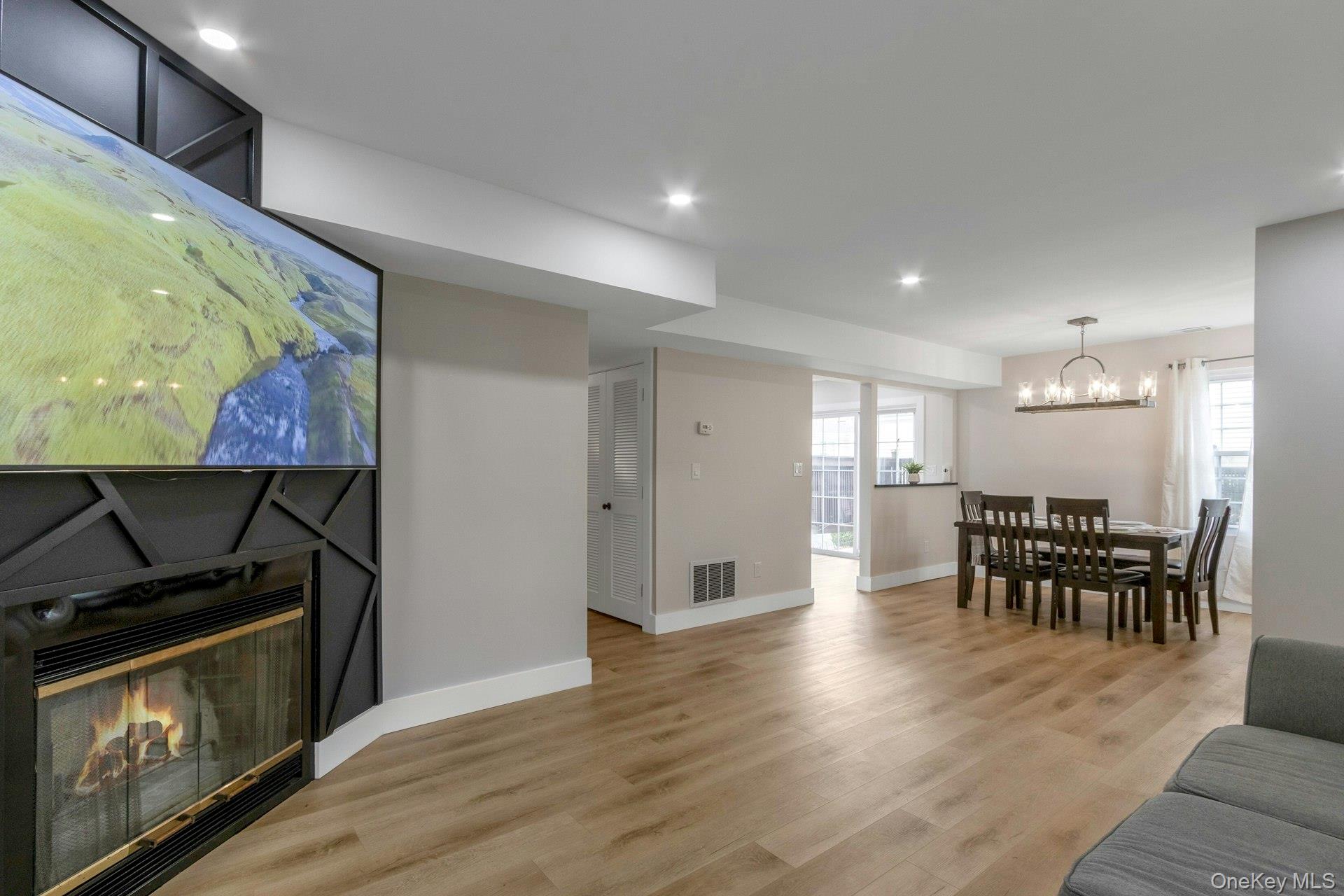 2915 Whispering Hills