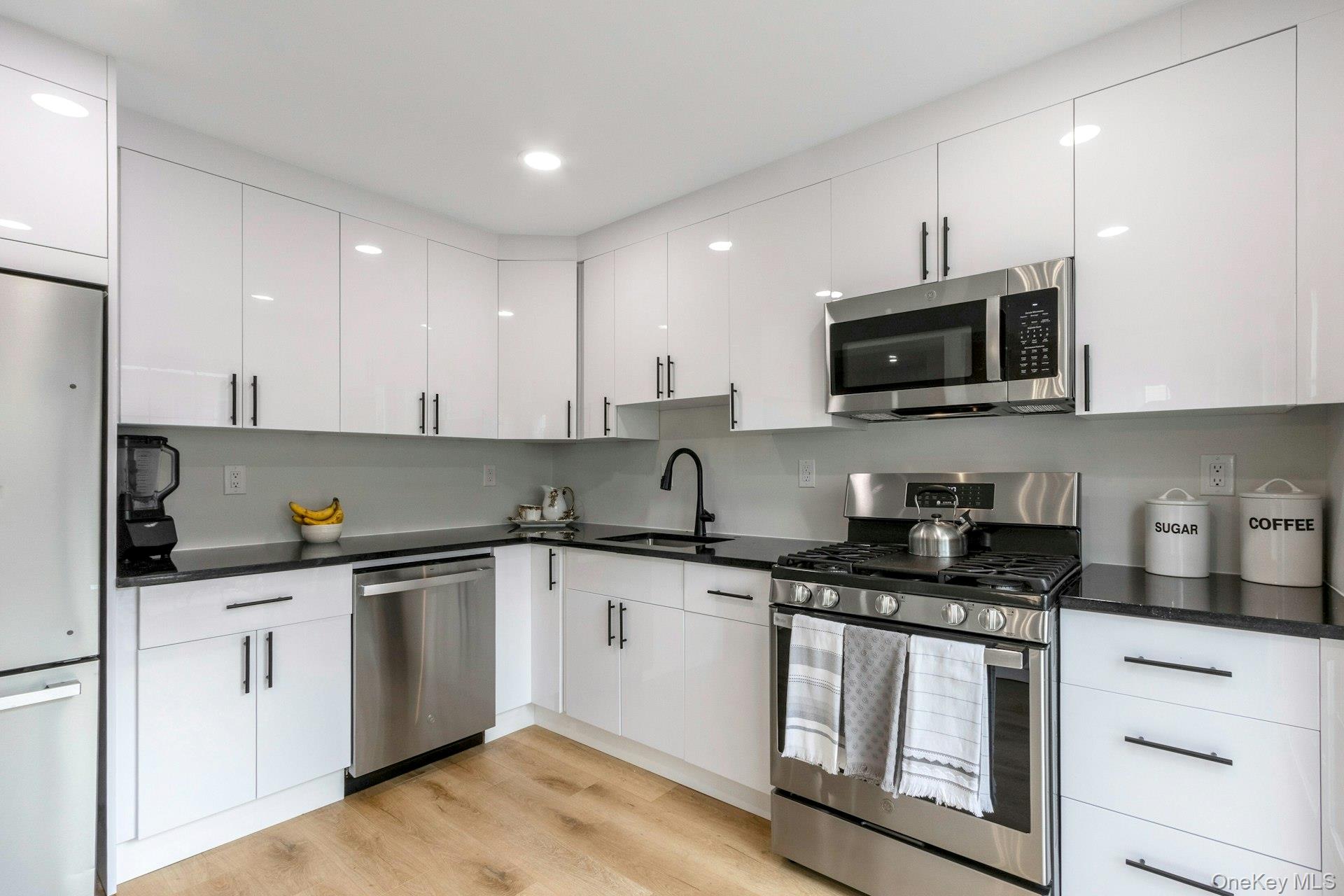 2915 Whispering Hills