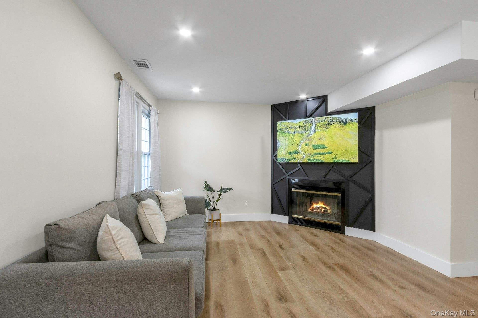 2915 Whispering Hills