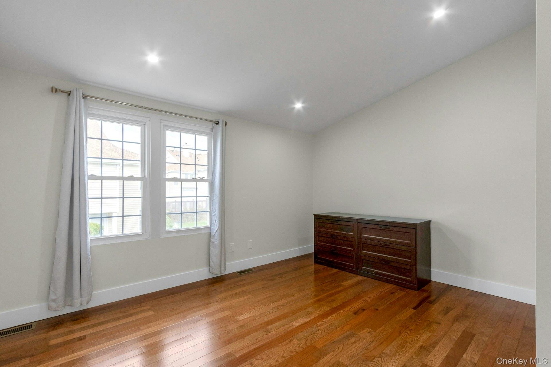 2915 Whispering Hills