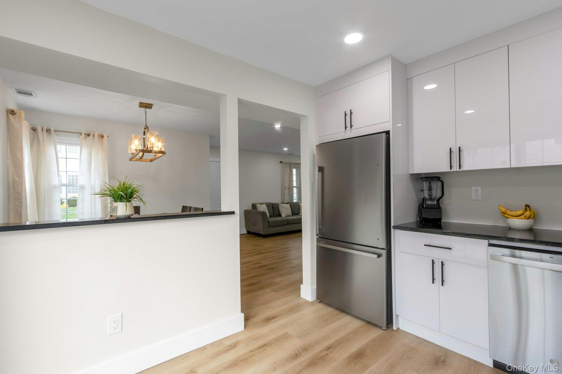 2915 Whispering Hills