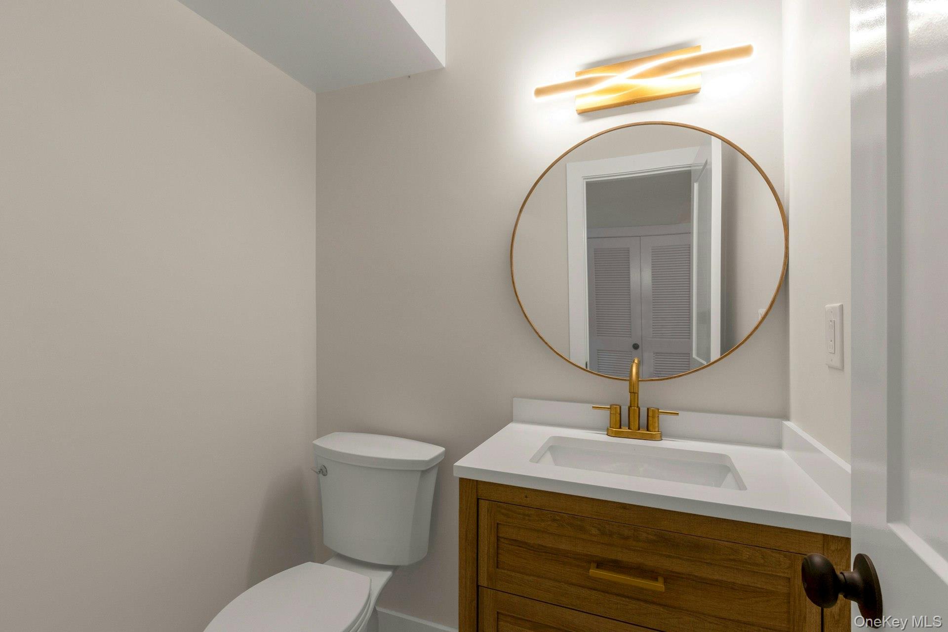 2915 Whispering Hills