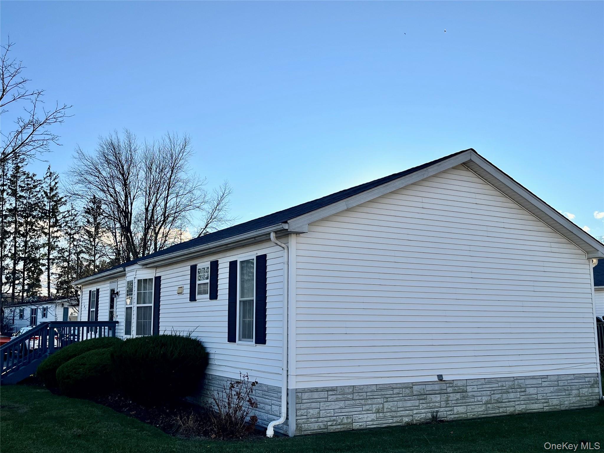 105 North Mountainview MH