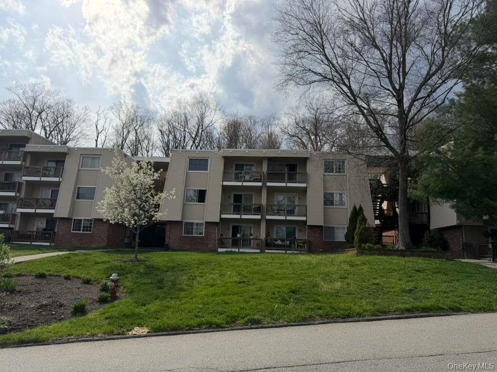 219 Fox Run Lane Unit: 2C