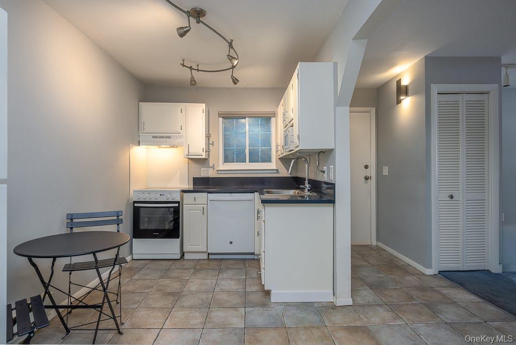 219 Fox Run Lane Unit: 2C