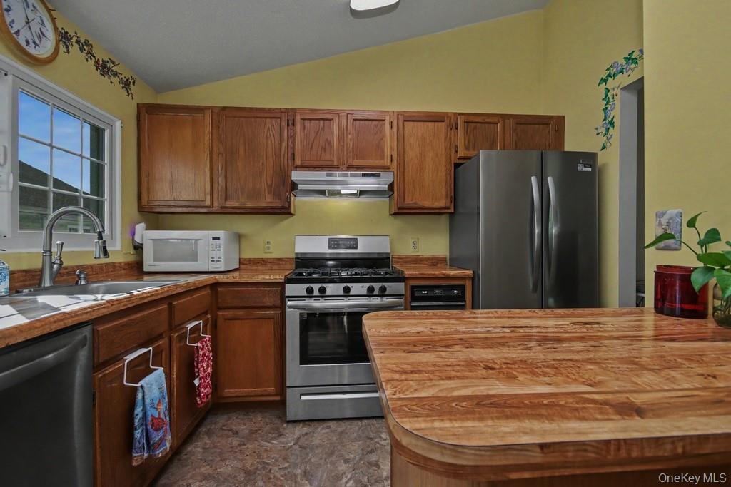 2323 Whispering Hills