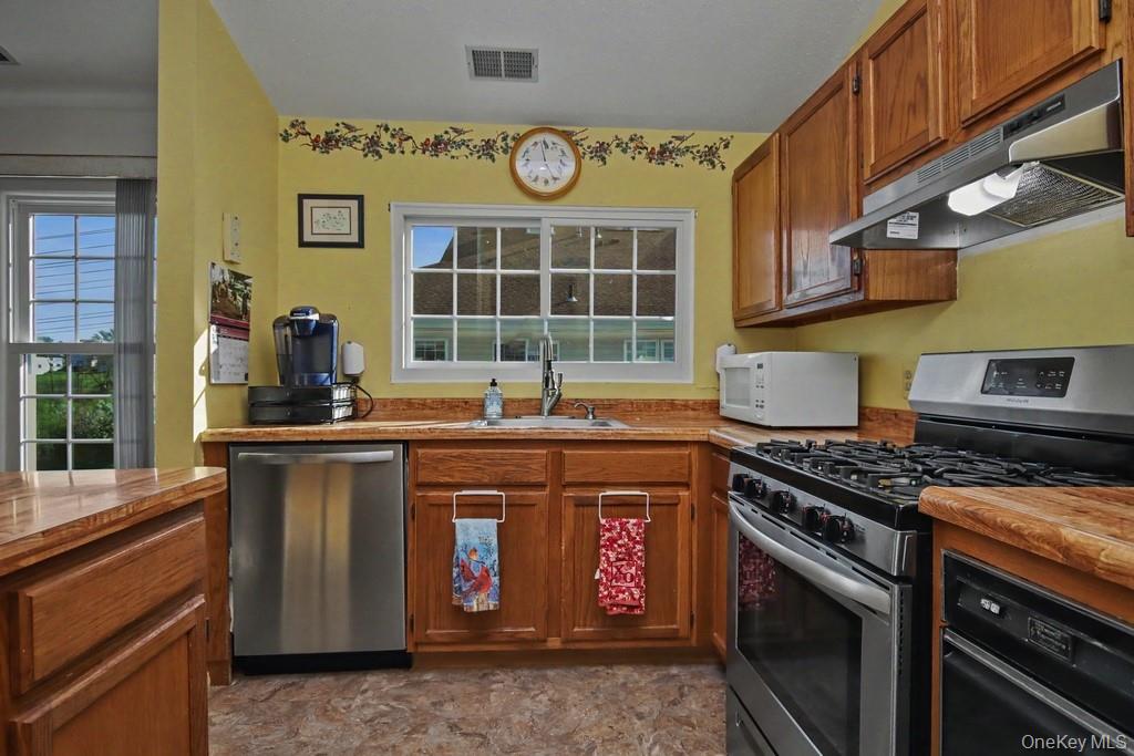 2323 Whispering Hills