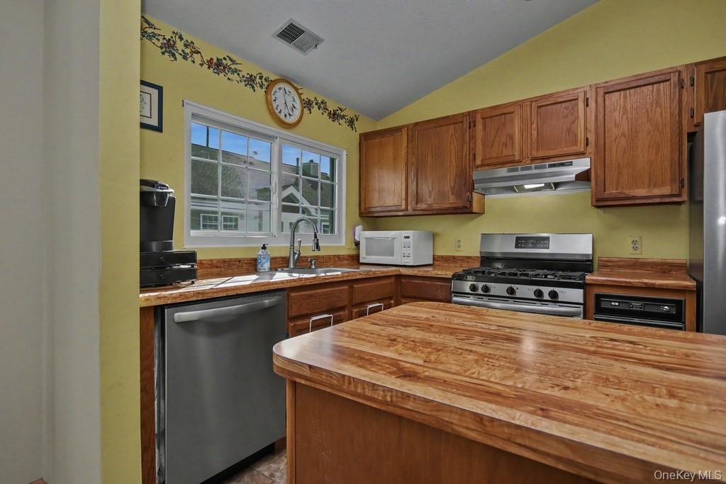 2323 Whispering Hills