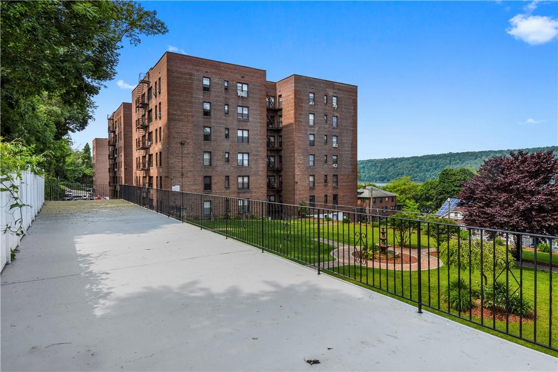 678 Warburton Avenue Unit: 4L