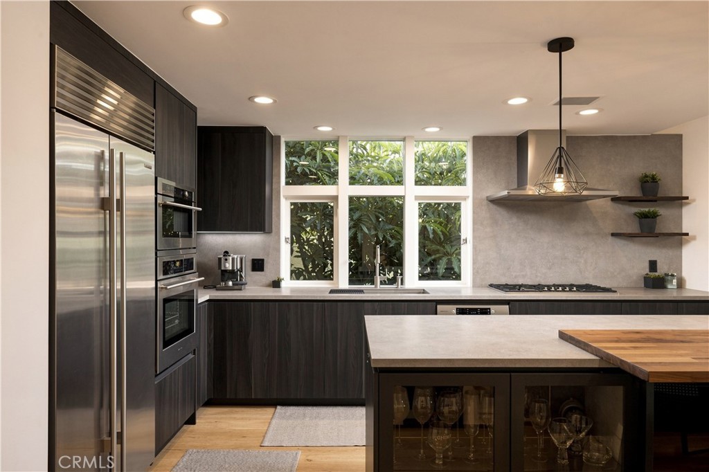 1061 Skyline
